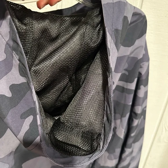 Old Navy Lightweight Water Resistant Jacket - Picture 6 of 10